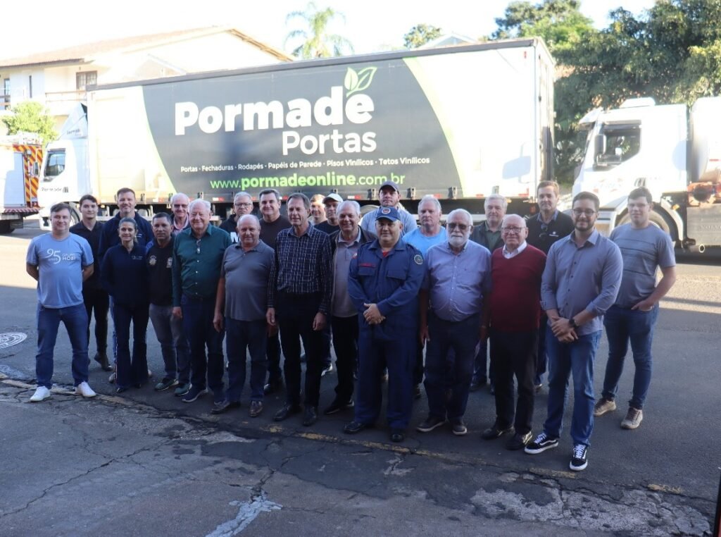 PREFEITO ELISEU MIBACH MOBILIZA EMPRESÁRIOS E POPULAÇÃO DE PORTO UNIÃO DA VITÓRIA PARA ENVIAR DONATIVOS E MAQUINÁRIO À CIDADE GAÚCHA DE IGREJINHA